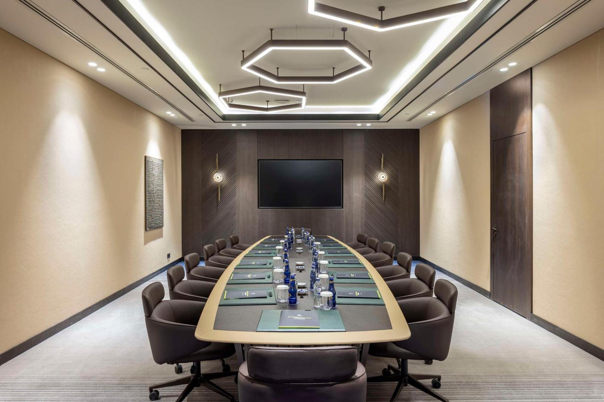 Отель Doubletree By Hilton Шанлыурфа Экстерьер фото